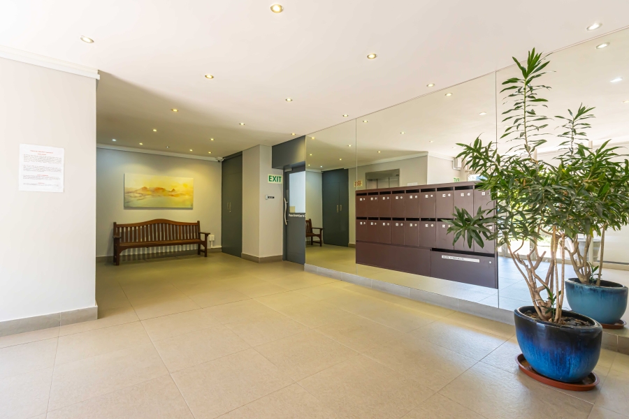 2 Bedroom Property for Sale in Sea Point Western Cape